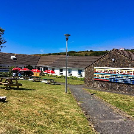 Yha Broad Haven Albergue Exterior foto