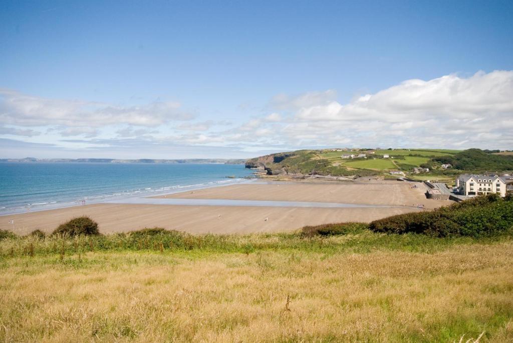 Yha Broad Haven Albergue Exterior foto