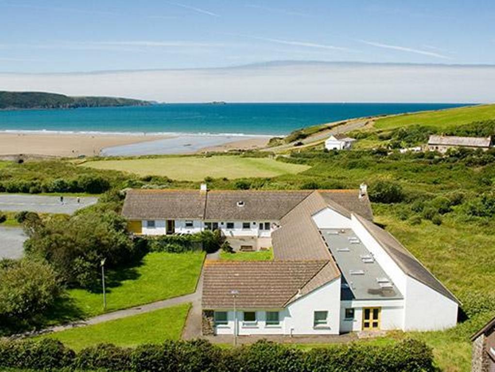 Yha Broad Haven Albergue Exterior foto